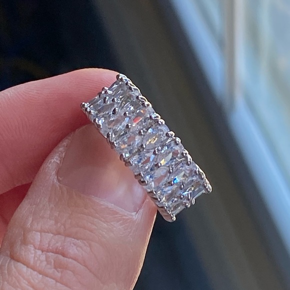 New Beautiful Silver color Diamonds Ring - Picture 10 of 10